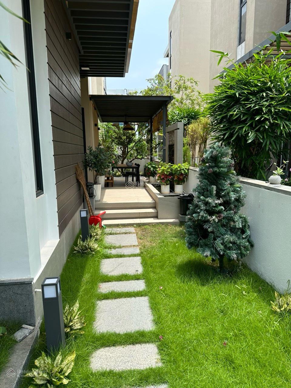 Bán biệt thự khu vip ngay Cộng Hoà Phường 12, Tân Bình, 9x20m, 3 lầu, giá 22 tỷ