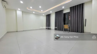 Cho thuê văn phòng 55m2 Vạn Phúc City, ban công, thang máy, máy lạnh, WC riêng, hầm xe. Giá 8 triệu