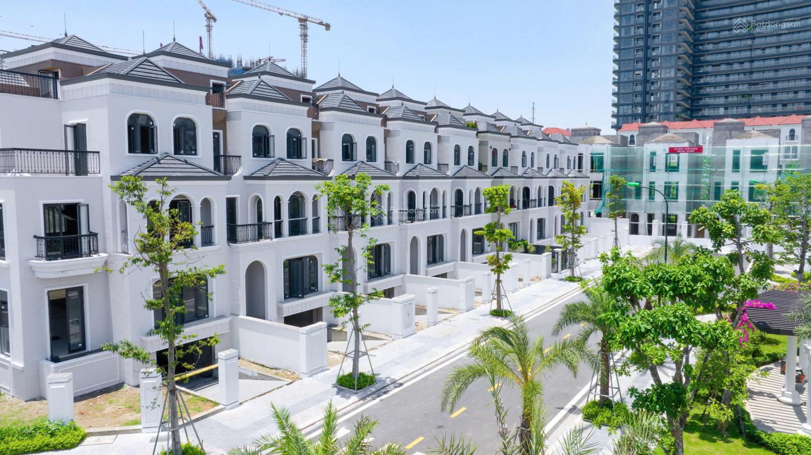 Biệt thự Ciputra 3. Vị trí khu lõi 149,6m2 x 4 tầng. Mặt tiền 8m. Đối diện Lotte Mall. Giá 61 tỷ Biệt thự Ciputra 3. Vị trí khu lõi 149,6m2 x 4 tầng. Mặt tiền 8m. Đối diện Lotte Mall. Giá 61 tỷ