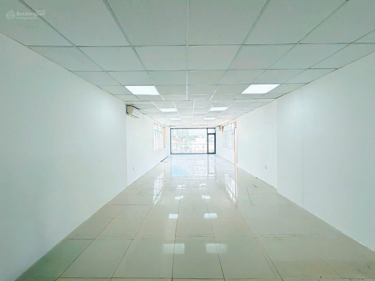 Văn phòng mặt tiền Nguyễn Văn Cừ, Quận 5 gần Nguyễn Thị Minh Khai, DT 100 - 500m2, giá chỉ 39tr/th