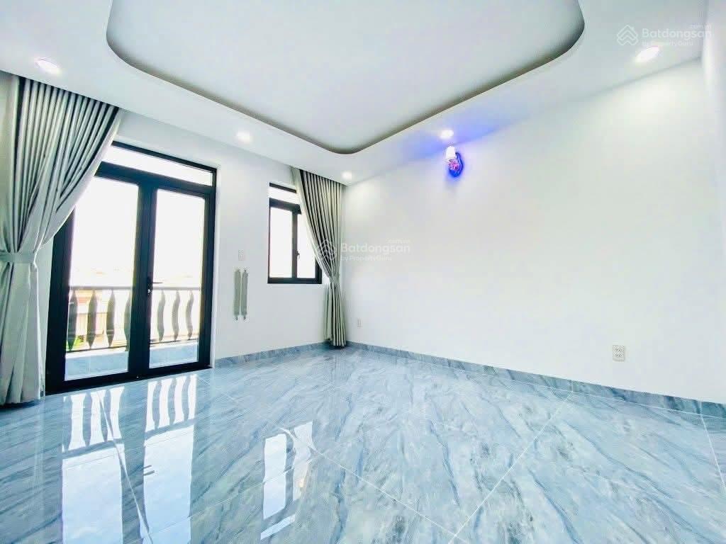 Chia tài sản - Bán nhà ngay công viên KDC Bình Phú Q6 - DT 5x19m - XD 4 tầng - Giá 10,2 tỷ