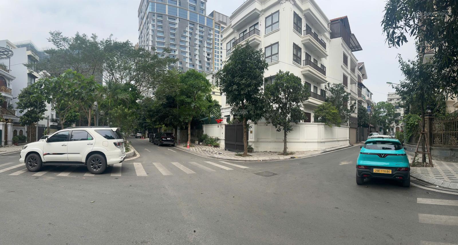 Bán mảnh đất biệt thự tại Vườn Đào, vị trí kim cương, một bước ra Hồ Tây, MT 16m, đối diện Lotte