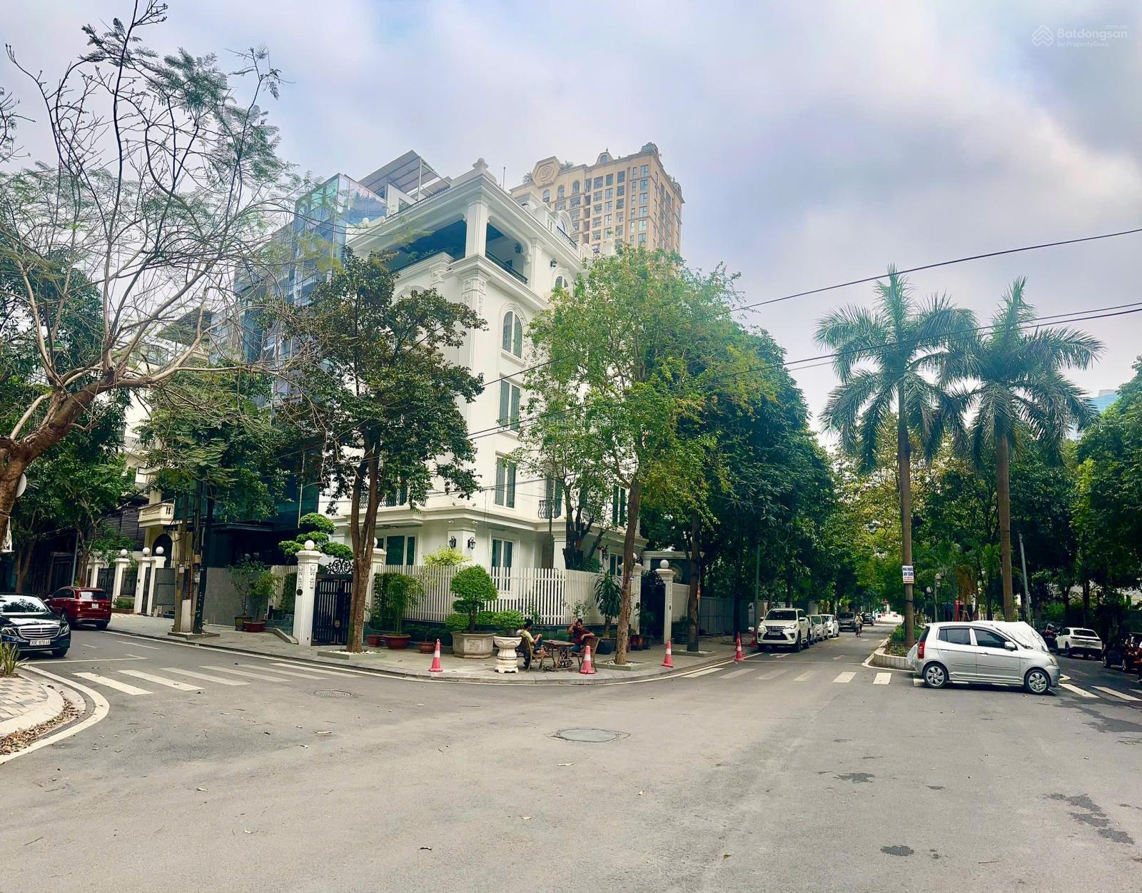 Bán mảnh đất biệt thự tại Vườn Đào, vị trí kim cương, một bước ra Hồ Tây, MT 16m, đối diện Lotte