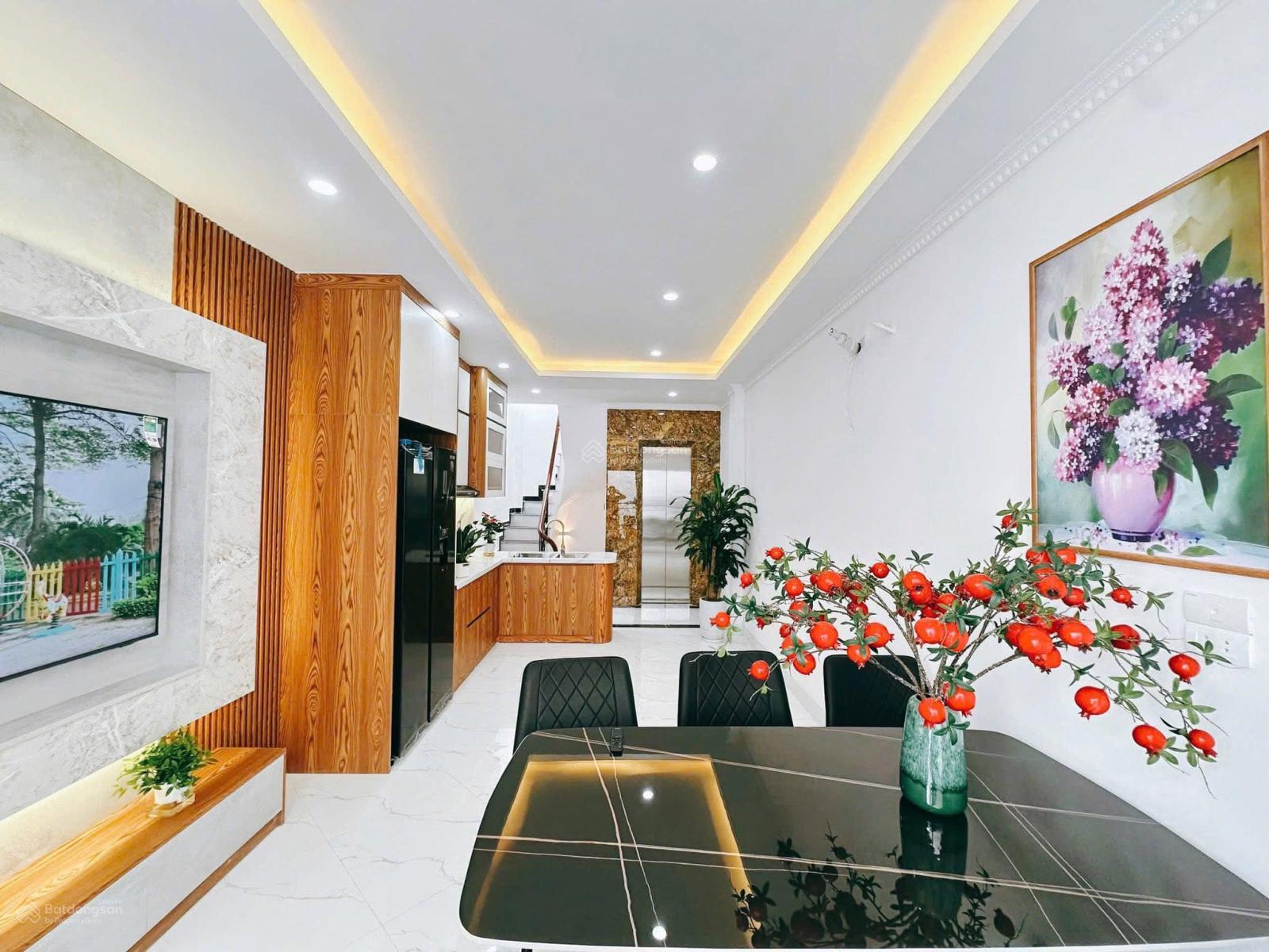 Bán nhà xây mới phố Định Công. 6 tầng thang máy, full đồ đẹp. Ô tô cách 20m. Ngõ thông rộng. Sổ đẹp