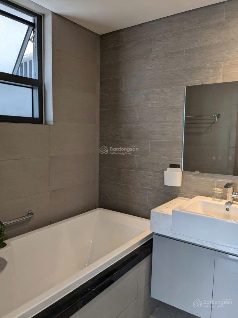 HOT! Diamond Alnata 92m2 - 2PN 2WC view đại lộ, tầng cao, nhà nội thất CB. Giá 5,4 tỷ full 102%