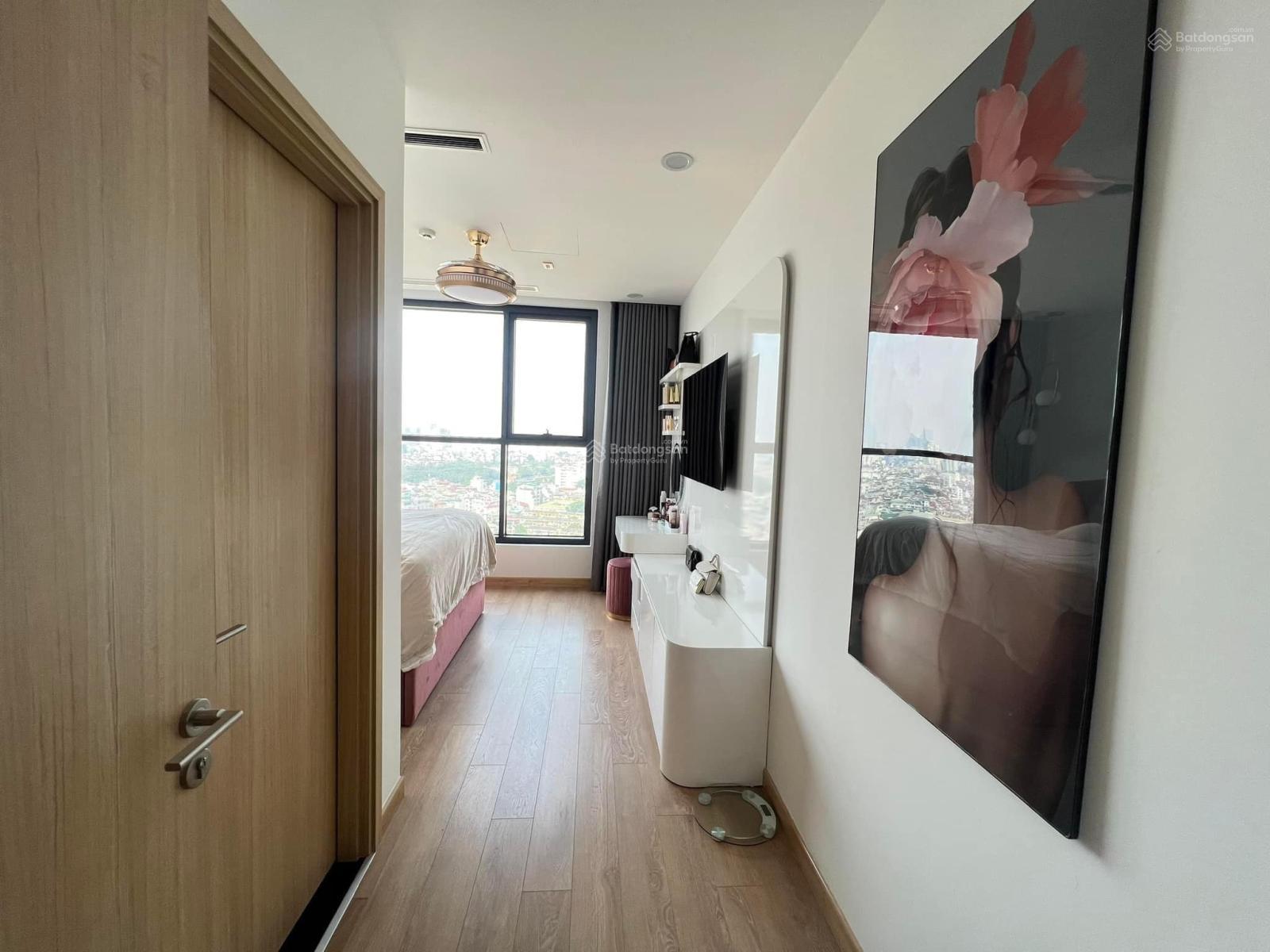 Chính chủ tôi bán gấp CH 3PN 93m2 full đồ đẹp tại Rose Town 79 Ngọc Hồi chỉ 5,7 tỷ. LH: 0702 266 ***