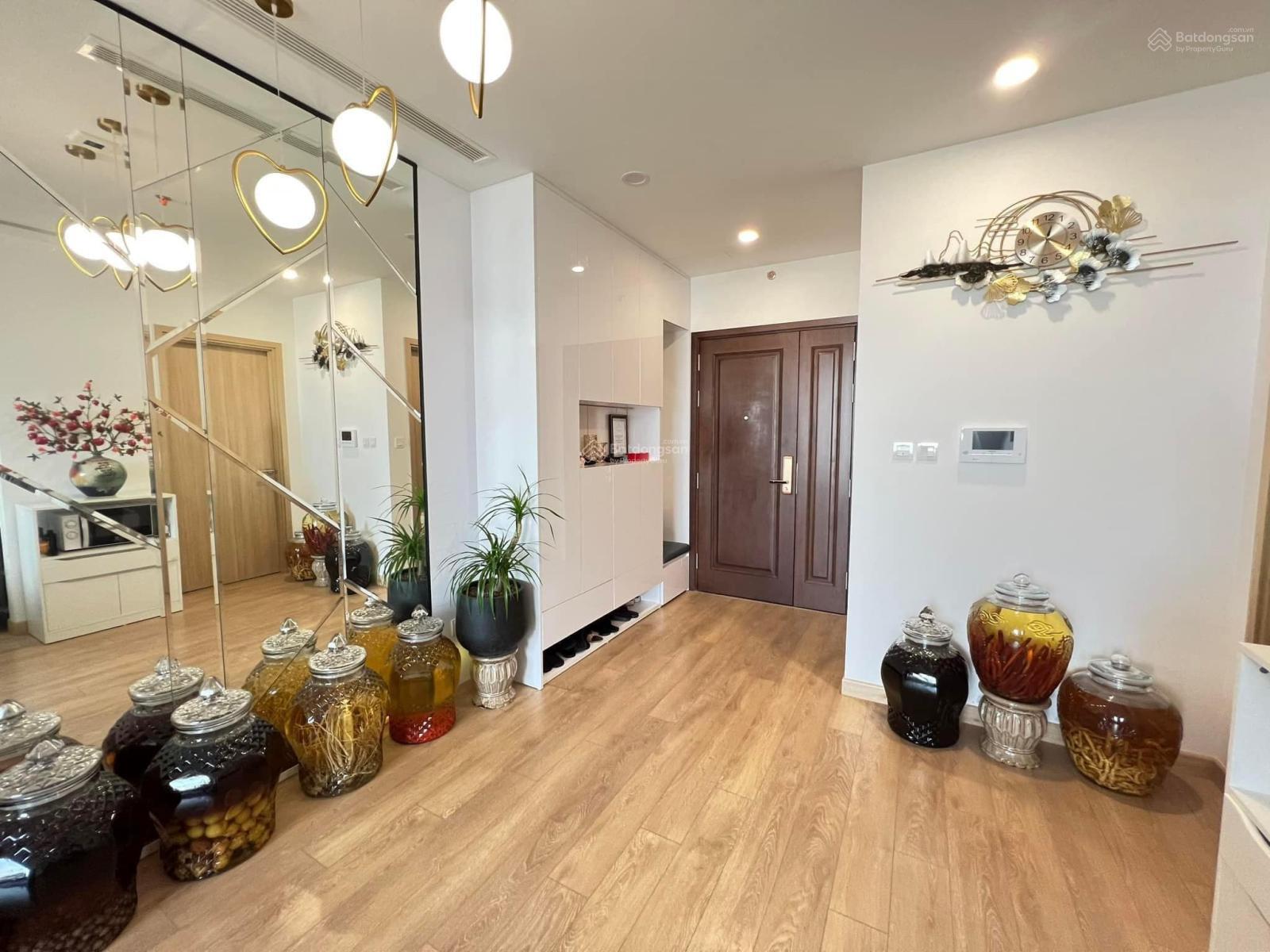 Chính chủ tôi bán gấp CH 3PN 93m2 full đồ đẹp tại Rose Town 79 Ngọc Hồi chỉ 5,7 tỷ. LH: 0702 266 ***