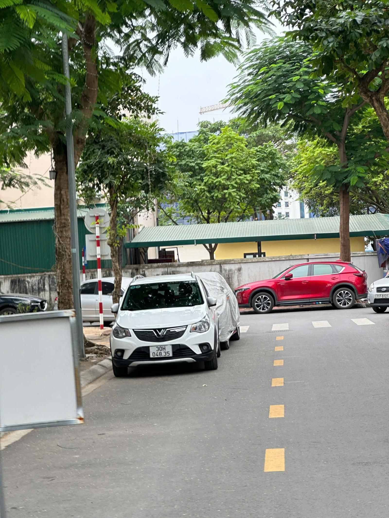 Cho thuê nhà 112Trung Kính-Cầu Giấy: 90m2 x 5 tầng, MT 5m, đường 3 ô tô tránh, đỗ cửa. Giá 30tr/th