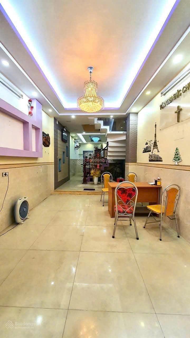 Nhà mặt phố Vip Ngũ Xã 90m gần Phó Đức Chính 2 tầng giá chỉ 34 tỷ
