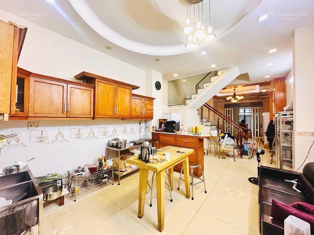 Siêu hot! Nhà 4 tầng HXH Út Tịch, Phường 4, Tân Bình 5mx15m. Ngay Khu KS Đệ Nhất