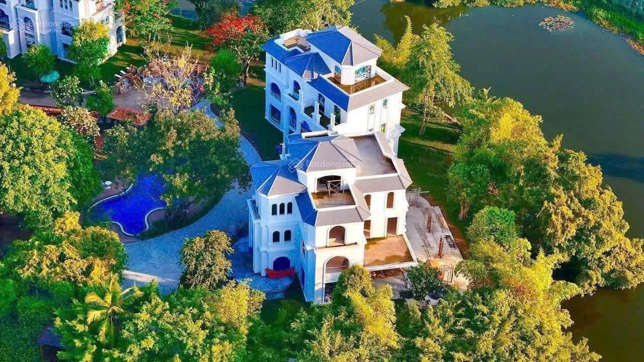 Cần bán biệt thự đơn lập DT 321 m2 giá 40 tỷ bao hết chi phí Vinhomes Grand Park Q9 LH: 0938 449 ***