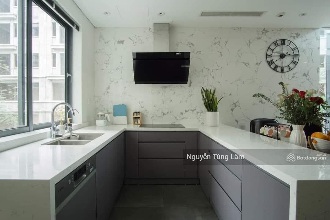 Cần bán nhà liền kề Minh Nhựa - Hồng Tiến, Hoàng Như Tiếp 130 m2, MT 8m