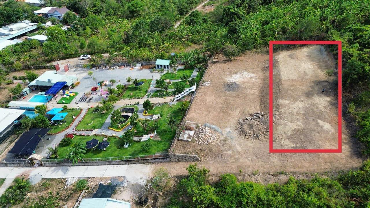 DT: 1.000m2 giá: 1tỷ700tr, bán view thành phố Bà Rịa, duy nhất chỉ có 1 lô này, nhìn toàn cảnh TP