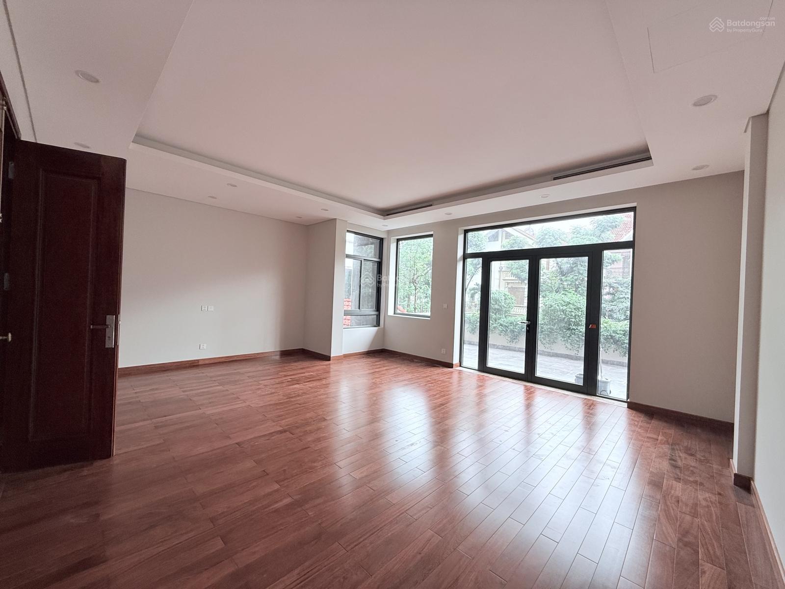 Cho thuê biệt thự Trần Đăng Ninh, 205m2, 4 tầng, MT 8m, thang máy, mới tinh, 90Tr