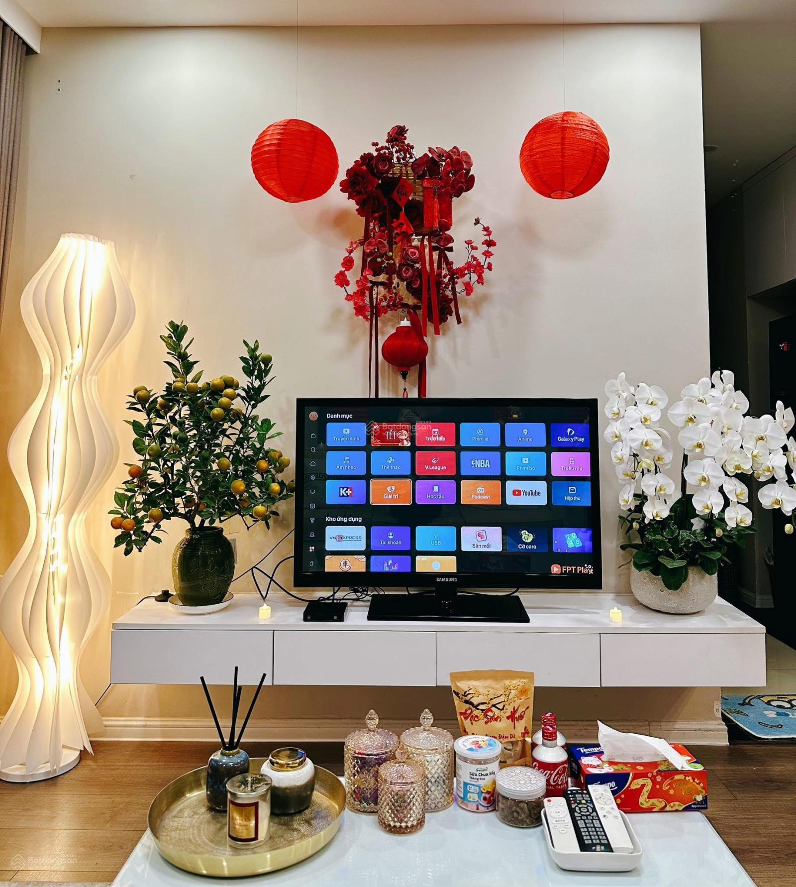 CC Bán gấp CHCC Hateco Hoàng Mai. DT: 52m2. 2N+ 2VS.Giá 4.5 tỉ .LH: 0917 208 ***