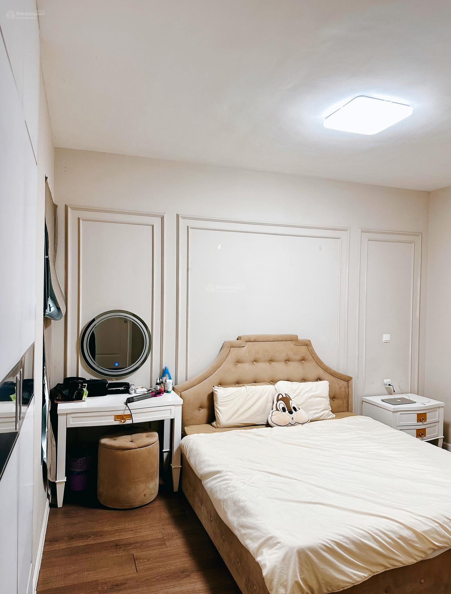 CC Bán gấp CHCC Hateco Hoàng Mai. DT: 52m2. 2N+ 2VS.Giá 4.5 tỉ .LH: 0917 208 ***