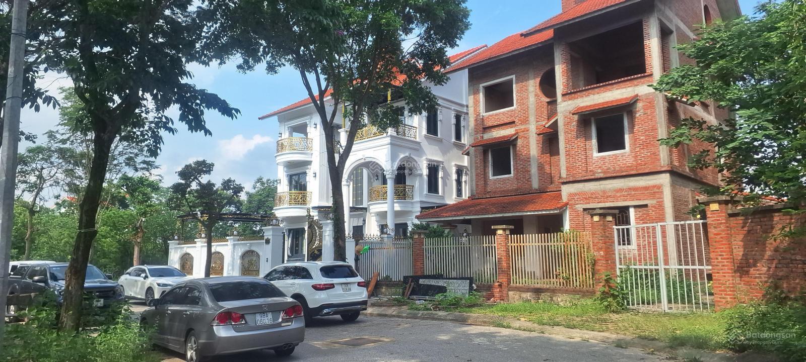 45 tr/m2, biệt thự Quang Minh, Mê Linh, 351m2, mặt tiền 16m, view CV, đường to, sổ đỏ