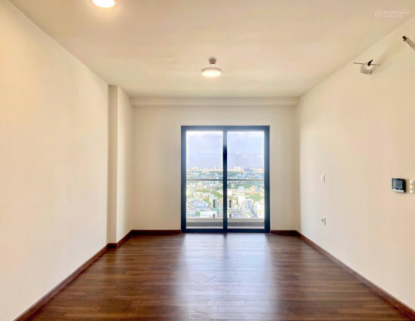 Duy nhất 1 căn thuê giá rẻ 79m2 Góc 2PN điều có view. Giá: 8tr5 /tháng có 3 máy lạnh. LH 0906 651 ***