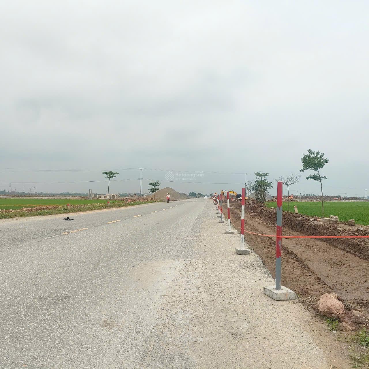 Hàng nóng! Nhỉnh 3 tỷ/200m2 ngay đấu giá Nguyễn Trãi, Ân Thi. Trục chính 2 ô tô tránh, 0961 532 ***