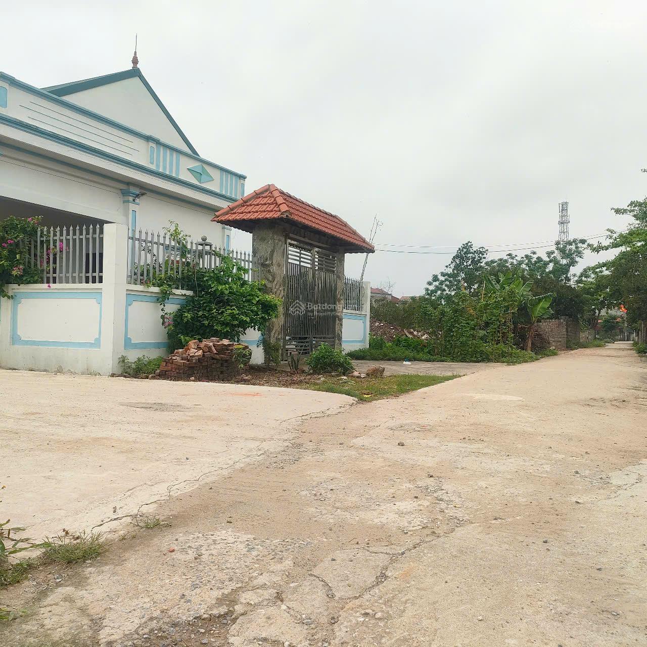 Hàng nóng! Nhỉnh 3 tỷ/200m2 ngay đấu giá Nguyễn Trãi, Ân Thi. Trục chính 2 ô tô tránh, 0961 532 ***