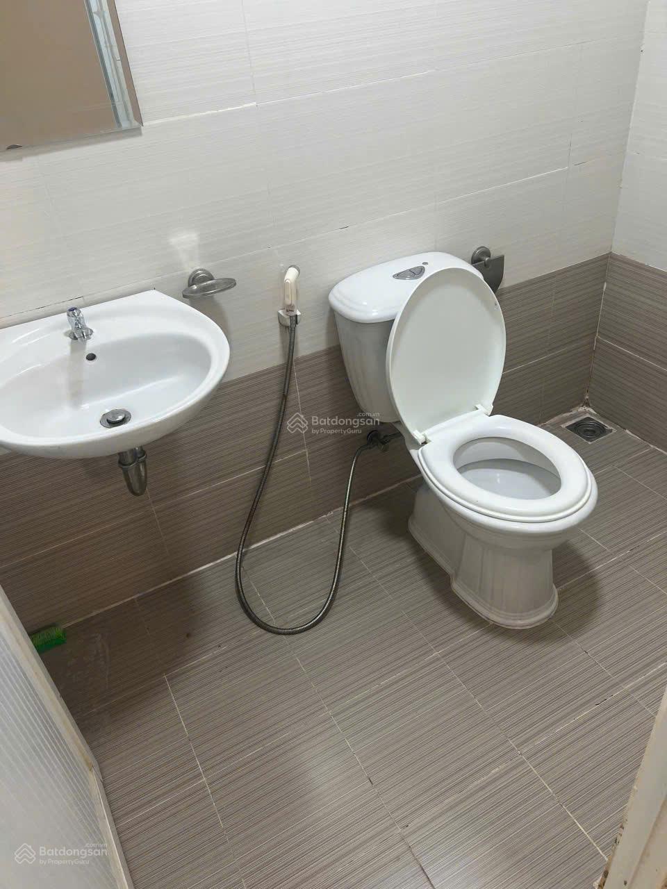 Bán căn hộ chung cư Hoàng Quân 59m2 2 phòng ngủ, 2WC giá 1,35 tỷ