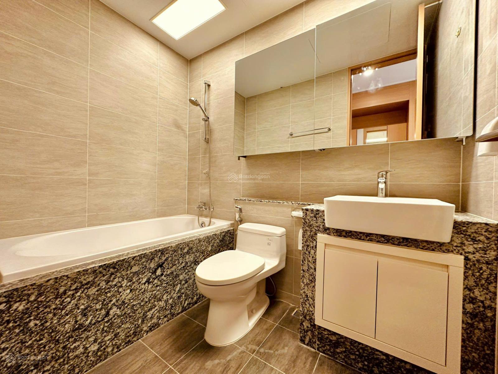 Cần bán gấp căn hộ 3PN đủ đồ view hồ tại CC Starlake KĐT Tây Hồ Tây LH 0818 111 ***