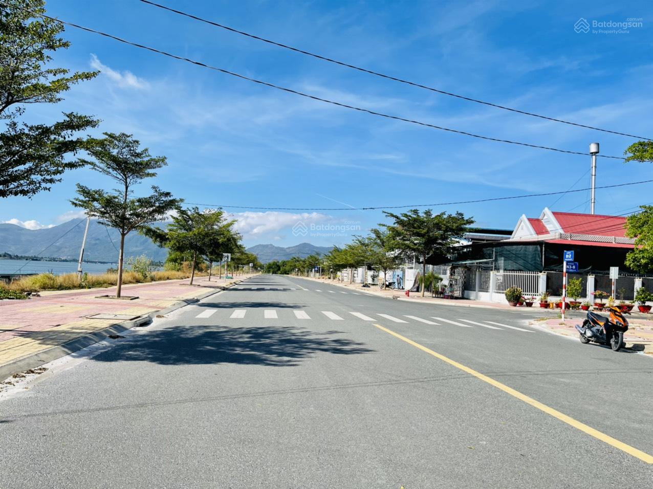 Bán đất gần đầm giá siêu rẻ tặng kèm nhà tại khu TĐC k8 Cam Hải Đông, Cam Lâm, Khánh Hòa