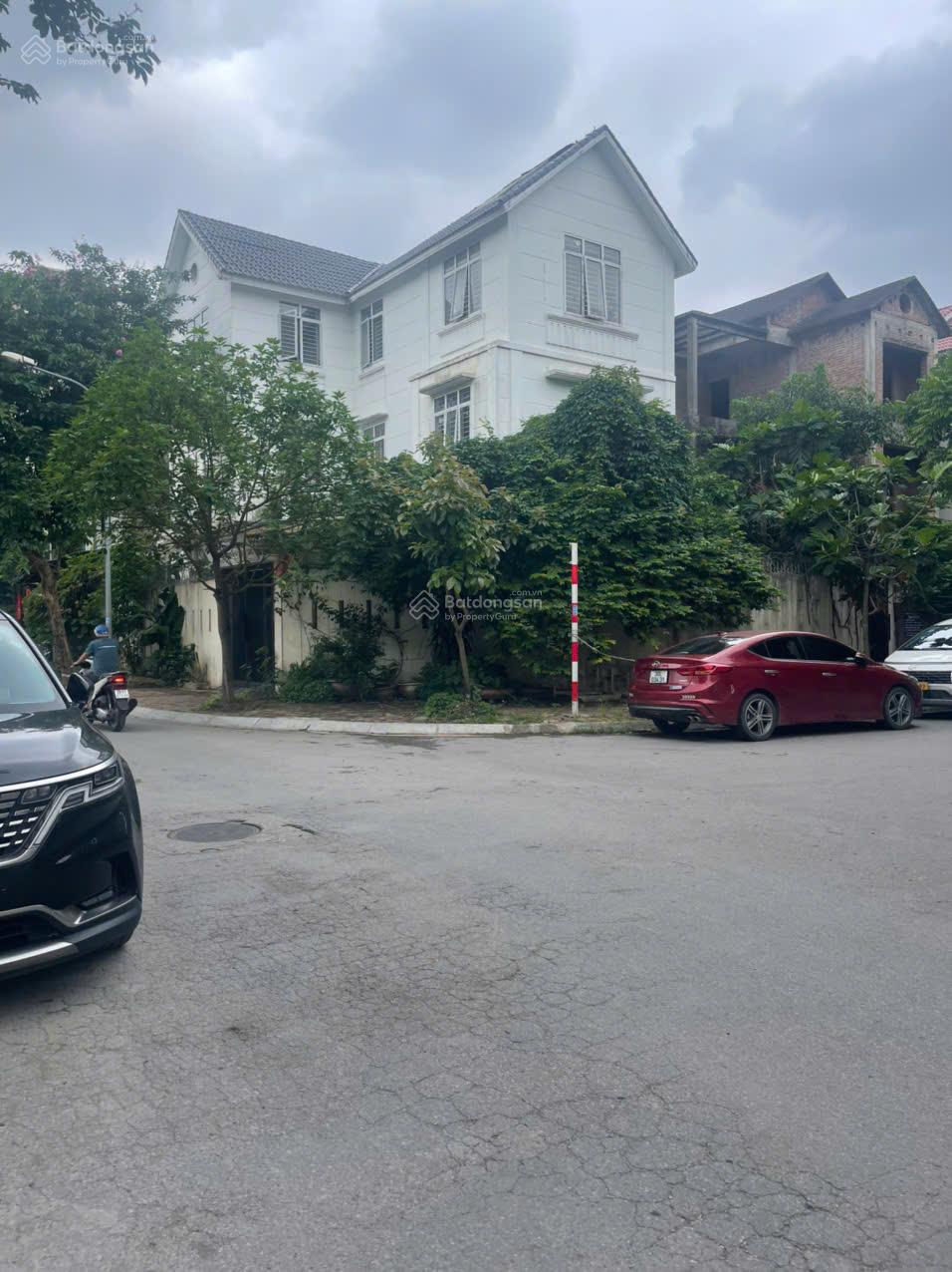 Chủ nhà cần tiền bán gấp biệt thự TT1 Thành Phố Giao Lưu 180m2 - 45 tỷ. LH: 0915 568 *** Chủ nhà cần tiền bán gấp biệt thự TT1 Thành Phố Giao Lưu 180m2 - 45 tỷ. LH: 0915 568 ***