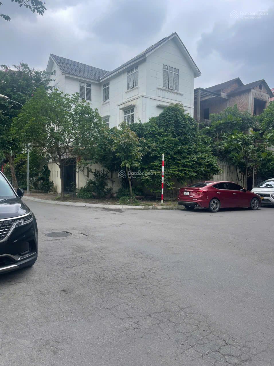 Chủ nhà cần tiền bán gấp biệt thự TT1 Thành Phố Giao Lưu 180m2 - 45 tỷ. LH: 0915 568 *** Chủ nhà cần tiền bán gấp biệt thự TT1 Thành Phố Giao Lưu 180m2 - 45 tỷ. LH: 0915 568 ***