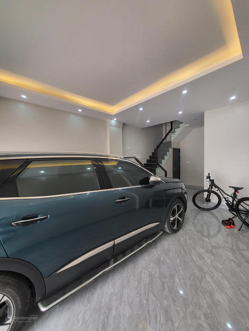 Bán nhà phố Nguyễn Lam, 42m2- 7 tầng- mặt tiền 5m, 13.2 tỷ, ô tô 7 chỗ, thang máy, gần mặt phố