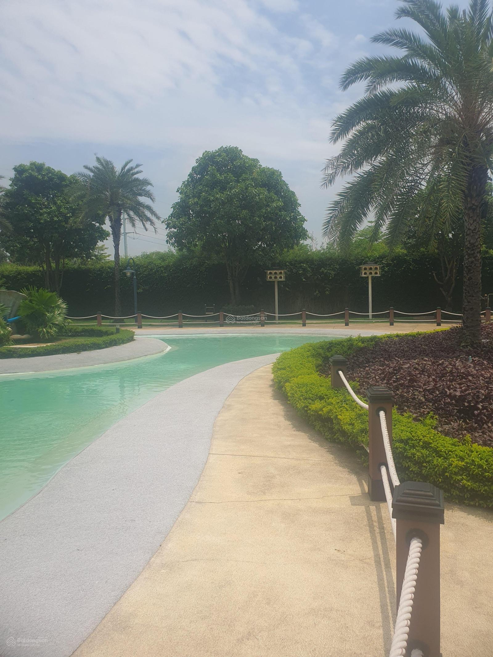 Bán nhanh nền nhà phố ngay vòng xoay Liên Phường, 142m ngang 6m giá tốt