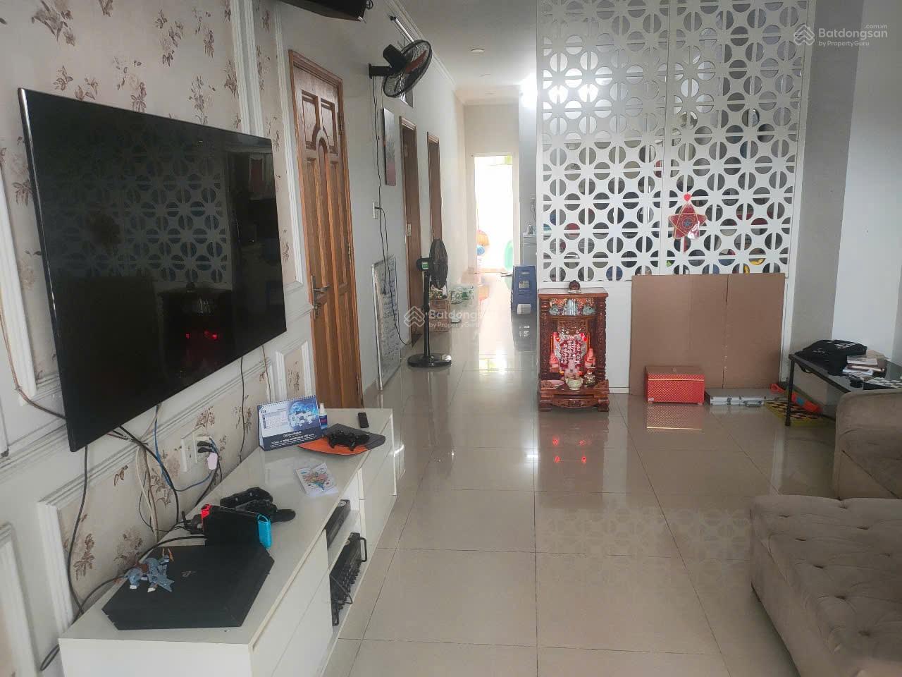 Bán gấp nhà phố đường 14m KDC Conic 13B. Diện tích 7x18m gồm 1 trệt 3 lầu. Giá 12 tỷ thương lượng