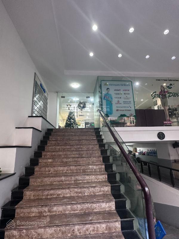 Bán tòa nhà mặt phố vip Hoàn Kiếm. Diện tích 250m2 - 9 tầng dòng tiền 700 triệu/tháng