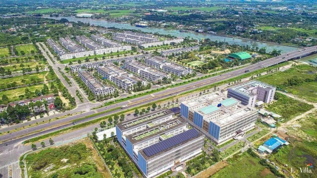Cần bán nhà mặt phố 100m2 cách siêu thị Aeon Tân An bán kính 100m. Giá siêu hời Cần bán nhà mặt phố 100m2 cách siêu thị Aeon Tân An bán kính 100m. Giá siêu hời