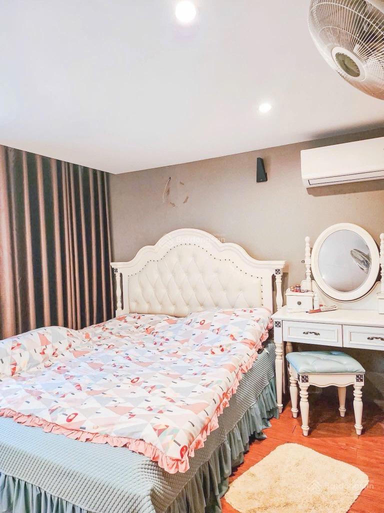 Bán căn hộ tập thể A6 Giảng Võ 70m2 2 phòng ngủ view hồ full nội thất nhỉnh 4 tỷ