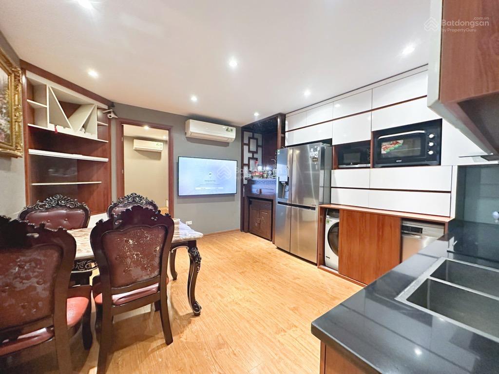 Bán căn hộ tập thể A6 Giảng Võ 70m2 2 phòng ngủ view hồ full nội thất nhỉnh 4 tỷ