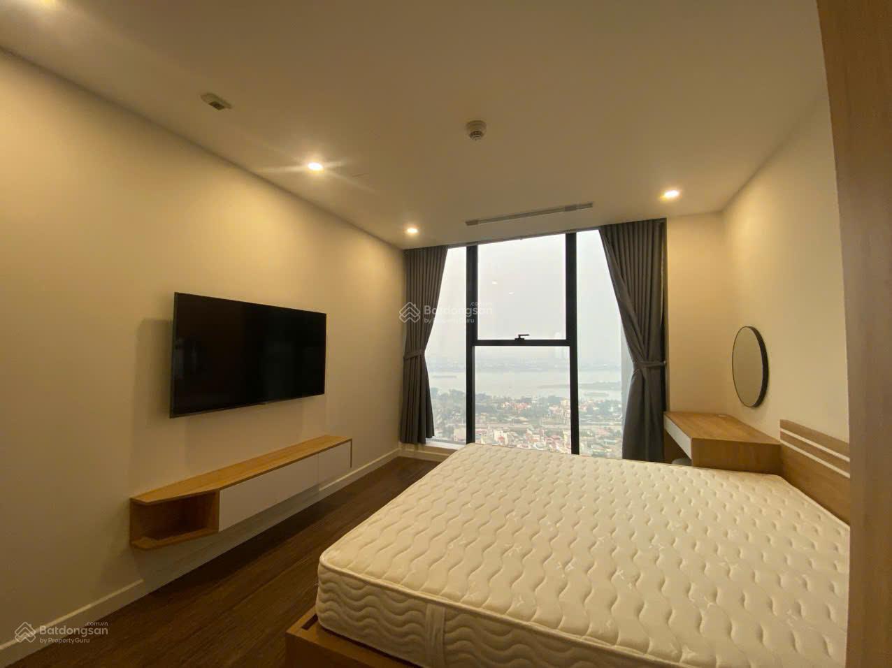 Cần bán căn 3 ngủ đẹp/104m2, tầng cao view thẳng sông Hồng thoáng đẹp, có sổ. LH 0966 286 ***