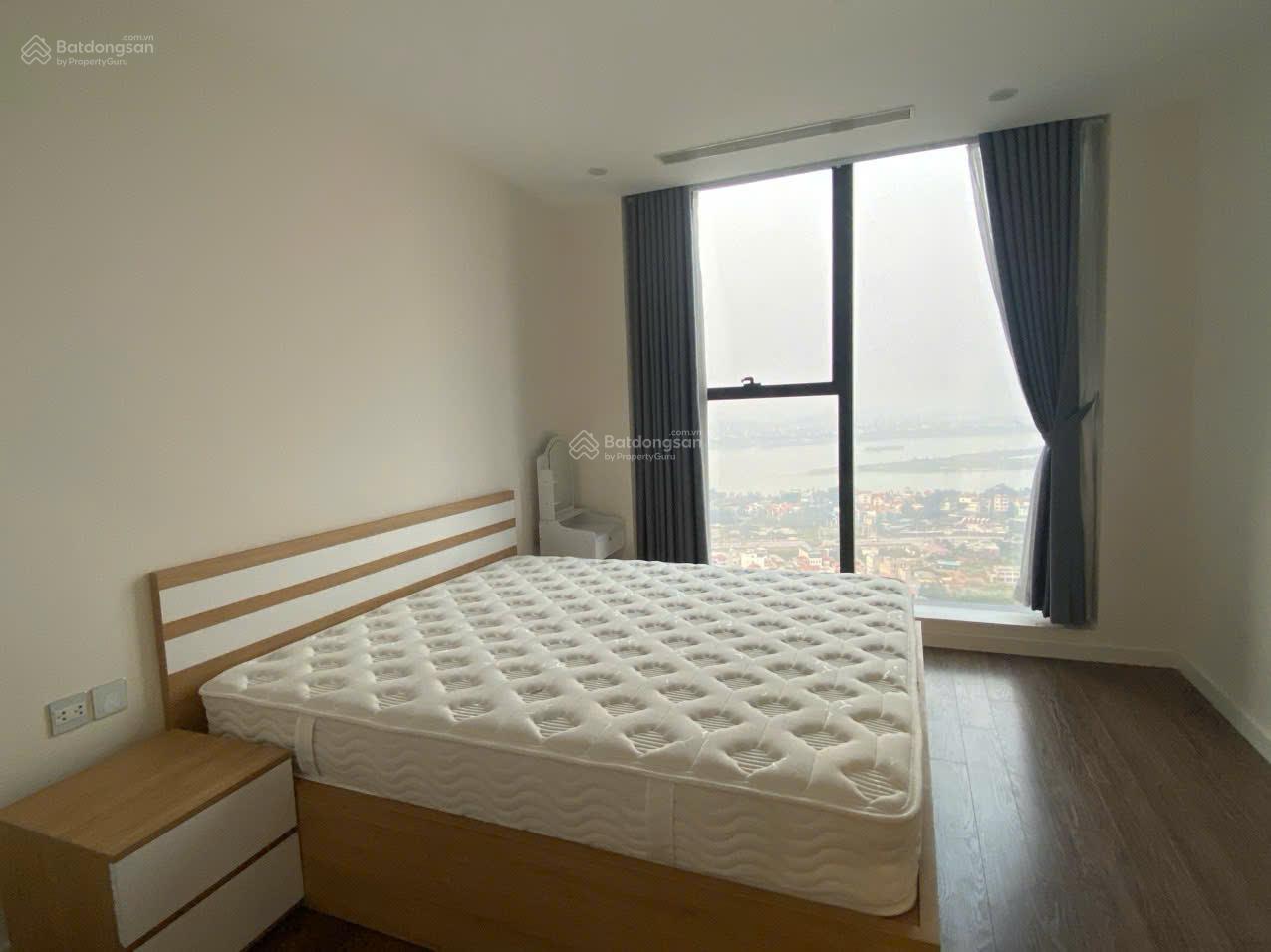 Cần bán căn 3 ngủ đẹp/104m2, tầng cao view thẳng sông Hồng thoáng đẹp, có sổ. LH 0966 286 ***