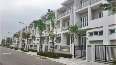 Chính chủ cho thuê biệt thự Ciputra Tây Hồ, 180m2, 3 tầng, 5PN, 5WC. Full đồ ở ngay, 0965 666 ***