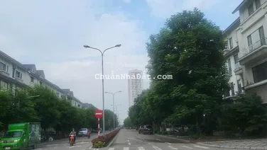Cần bán LK khu C Geleximco, căn góc mặt đường đôi trục chính vừa ở vừa kinh doanh, làm văn phòng