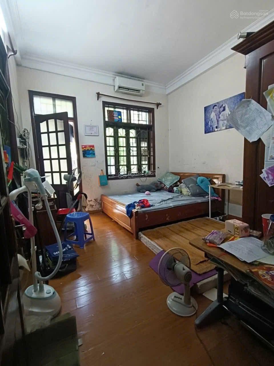 Vợ chồng em đang cần bán căn nhà phố cổ Hà Đông 50m2 xây 3 tầng mt 4m