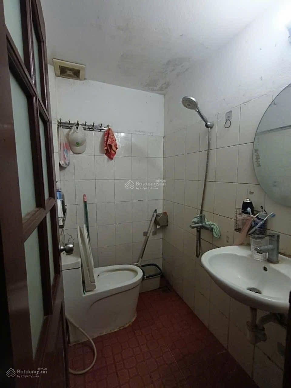 Vợ chồng em đang cần bán căn nhà phố cổ Hà Đông 50m2 xây 3 tầng mt 4m