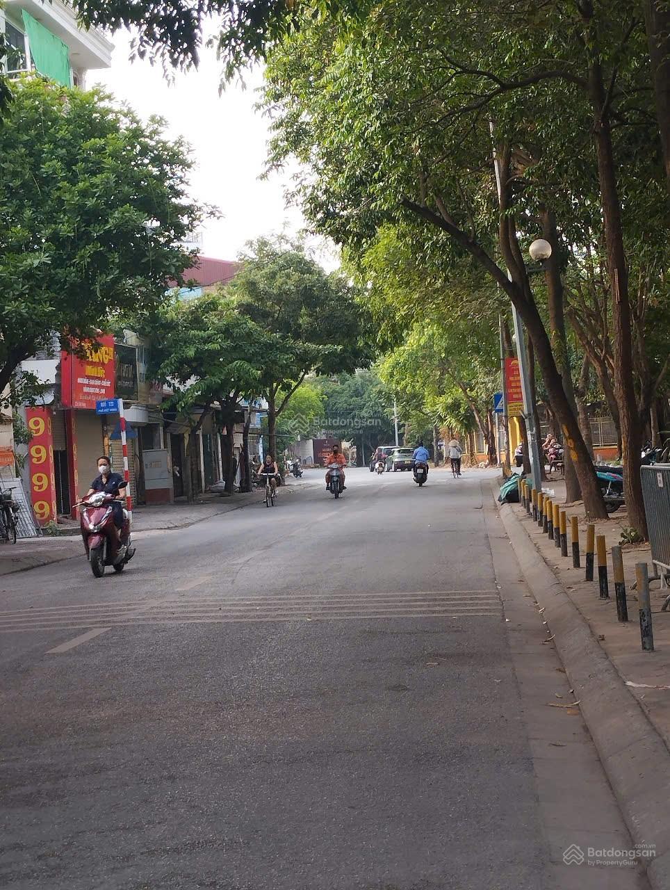 Chỉ 5.55 tỷ, nhà mới 5 tầng, phố ẩm thực Lệ Mật - Việt Hưng,