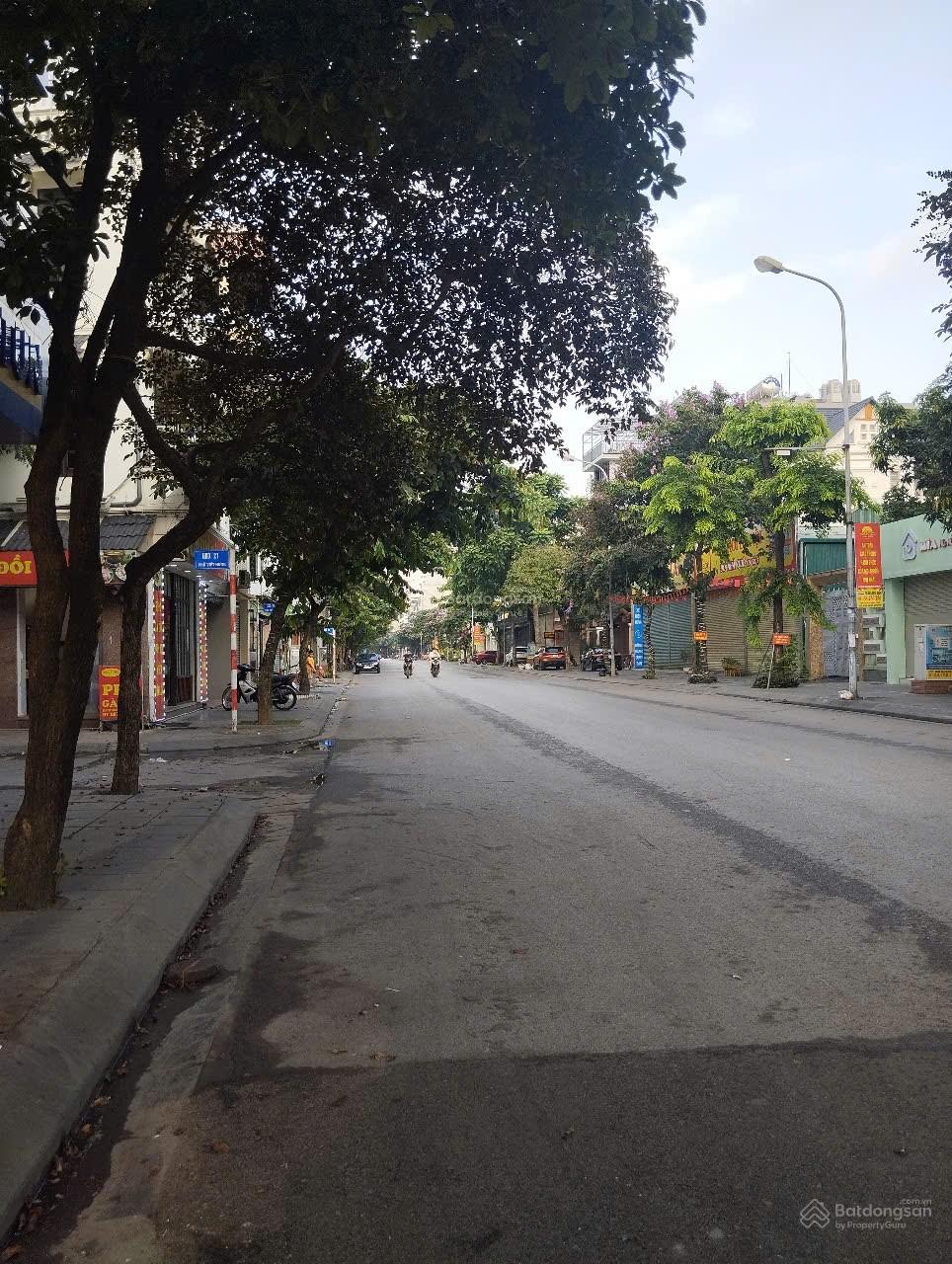 Chỉ 5.55 tỷ, nhà mới 5 tầng, phố ẩm thực Lệ Mật - Việt Hưng,