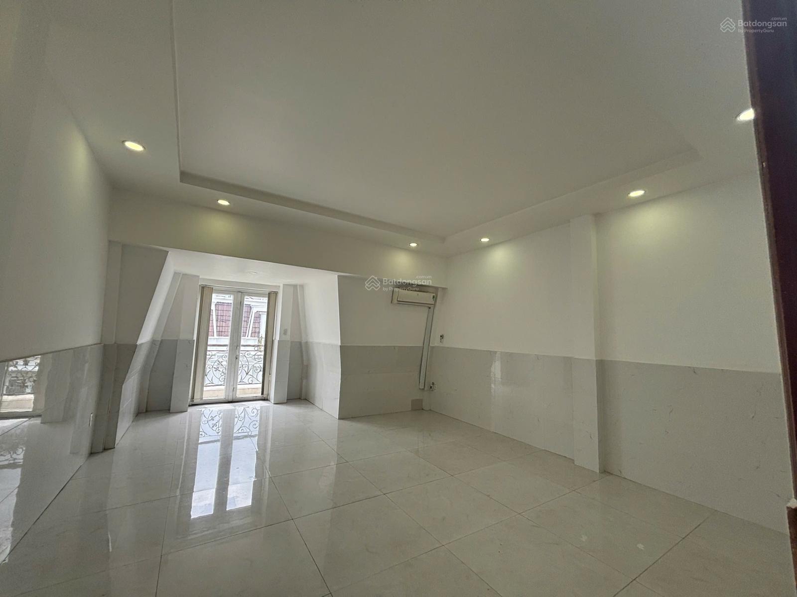 Cho thuê biệt thự tại Cityland Center Hills, 40 triệu, 100m2, 5PN, 4 tầng, giá siêu hời
