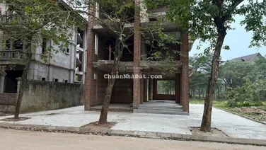 Bán đất biệt thự khu A Cienco 5 Mê Linh DT: 300 m2 mặt tiền: 15m sổ đỏ. Vị trí đắc địa ký chủ gốc