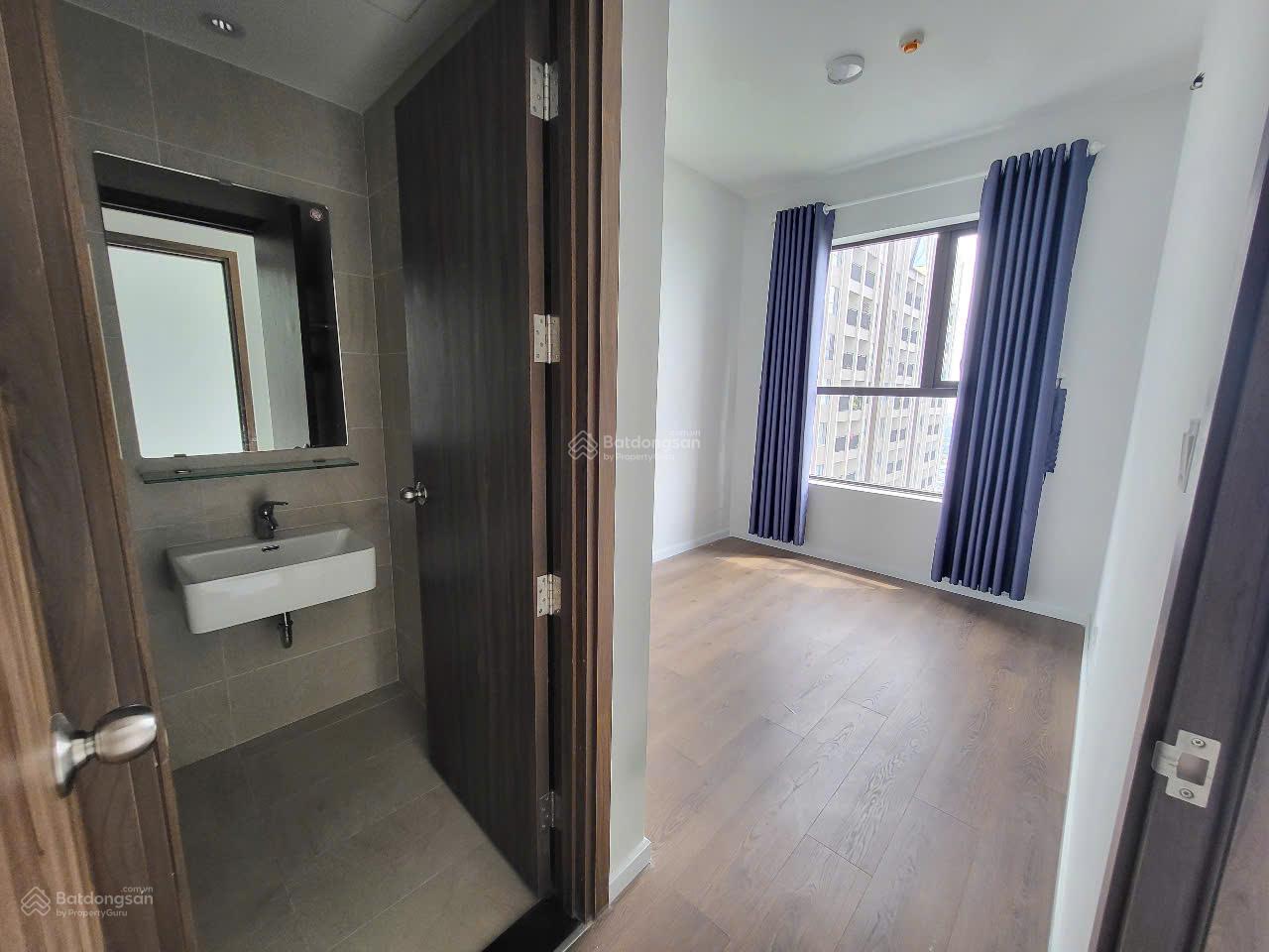 Bán căn hộ 2 phòng ngủ view hồ bơi, hướng Bắc cực mát, có sẵn sổ hồng, gần Vsip1