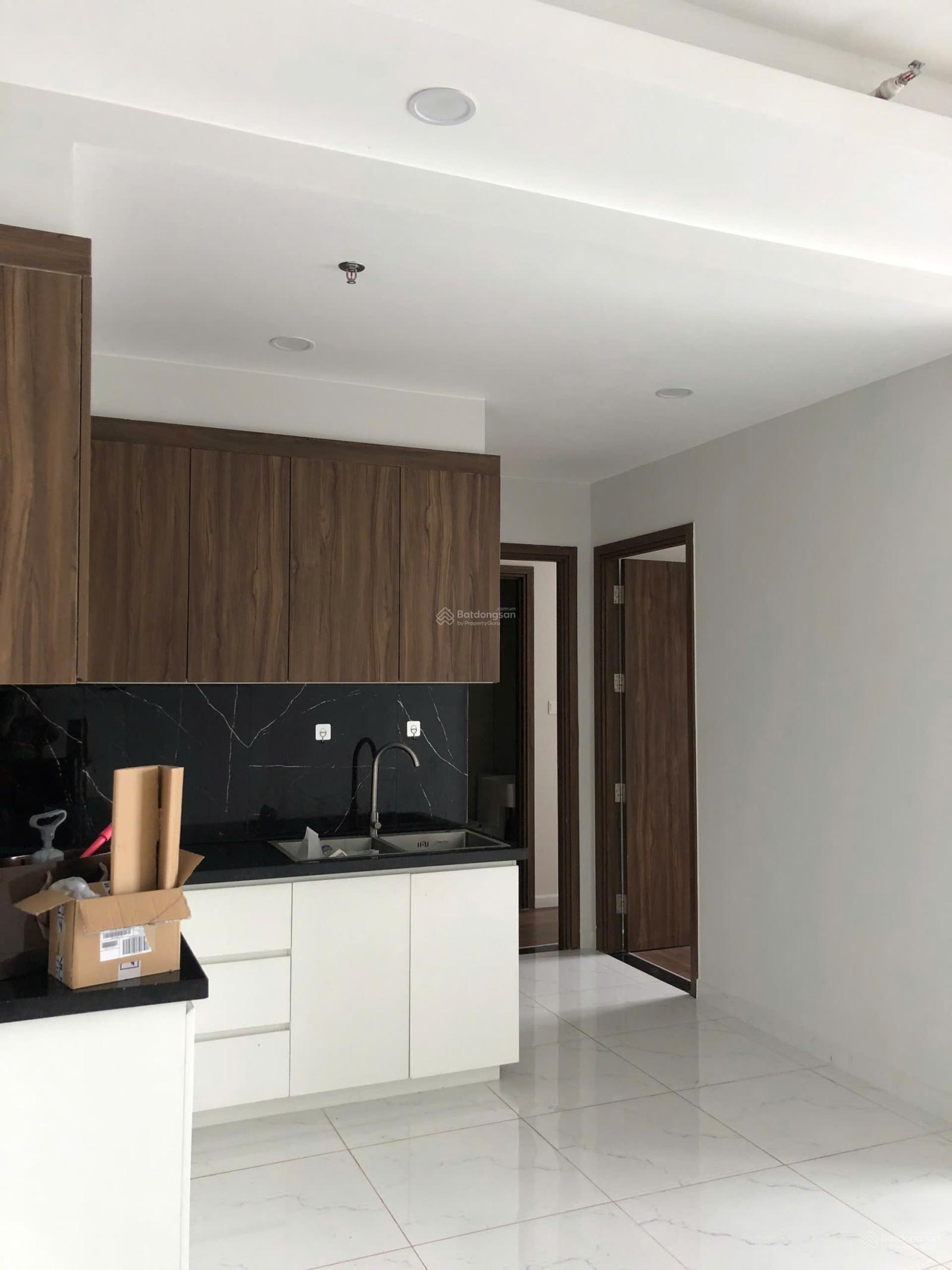 Bán căn hộ 2 phòng ngủ view hồ bơi, hướng Bắc cực mát, có sẵn sổ hồng, gần Vsip1