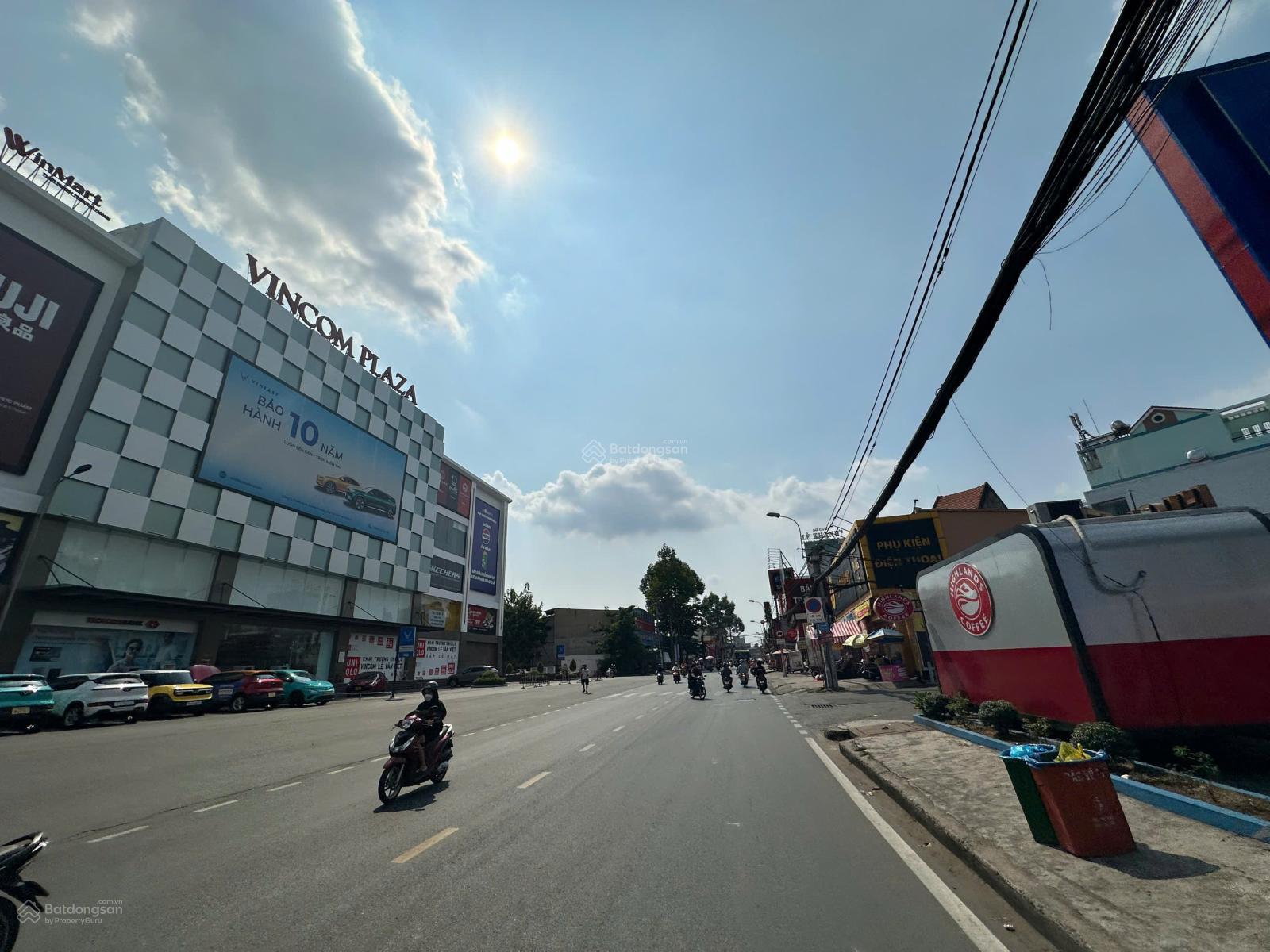 Chỉ 58tr/m2, bán gấp khuôn đất đường Lê Văn Việt ngay Vicom DT: 35x65m CN: 1650m2 giá 96 tỷ