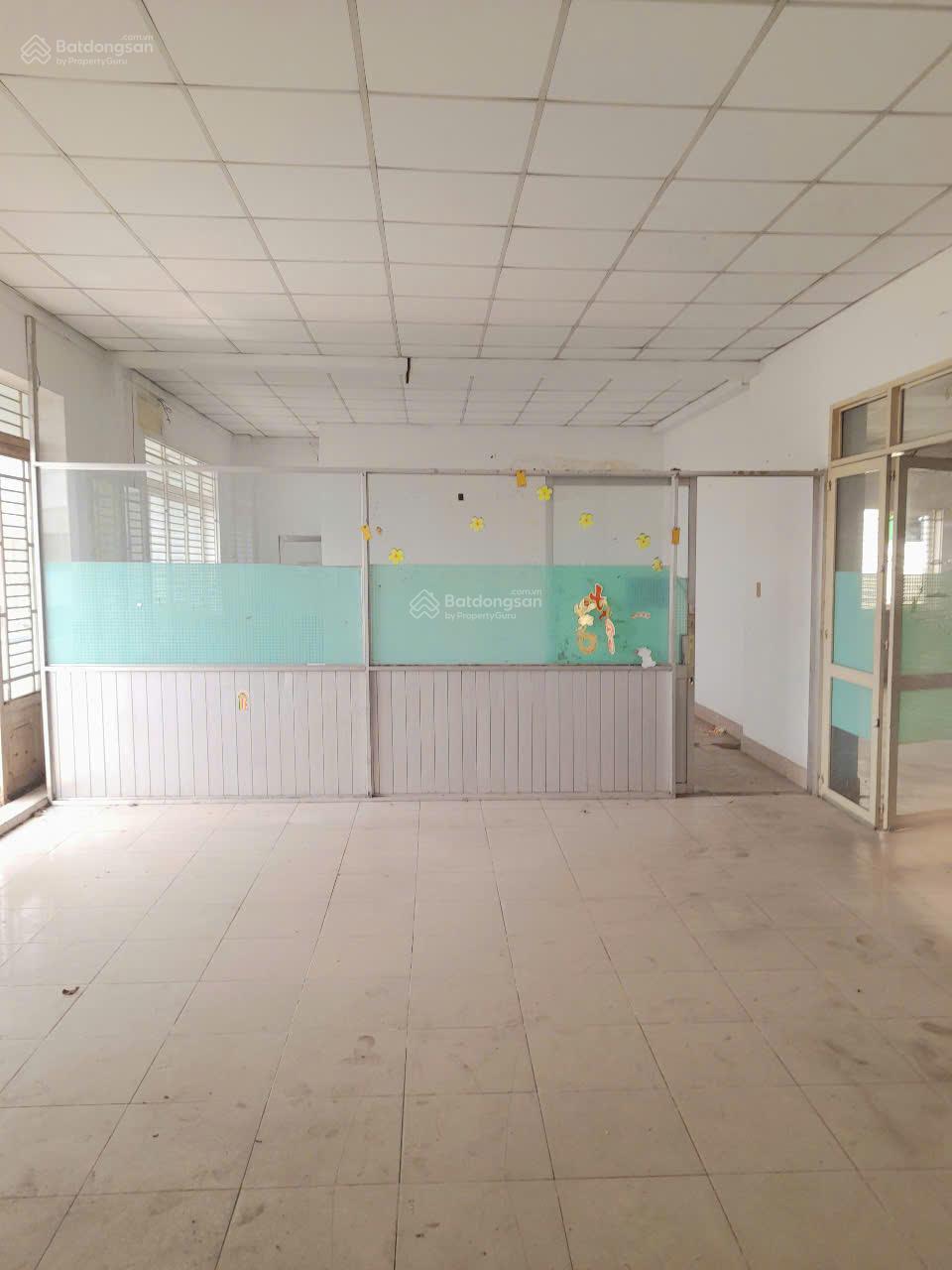 Kho xưởng cho thuê mặt tiền Lê Thị Riêng, DT: Sử dụng 860m2 Kho xưởng cho thuê mặt tiền Lê Thị Riêng, DT: Sử dụng 860m2